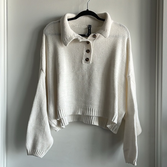 Design Lab Lord & Taylor Sweaters - Women’s Sweater white ivory with collar and buttons, cropped loose baggy cotton